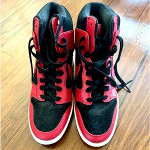 Ladies Red and Black Platform Nike Athletic Shoes